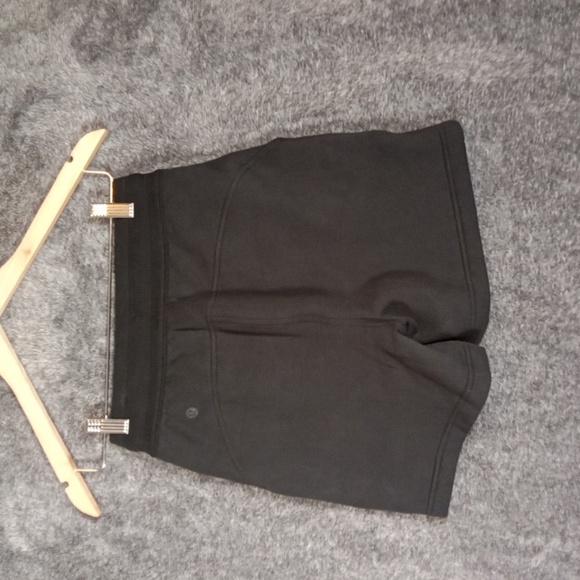 Lululemon Athletica Scuba High Rise Womens Short Relaxed Fit Size 2 - Picture 3 of 9